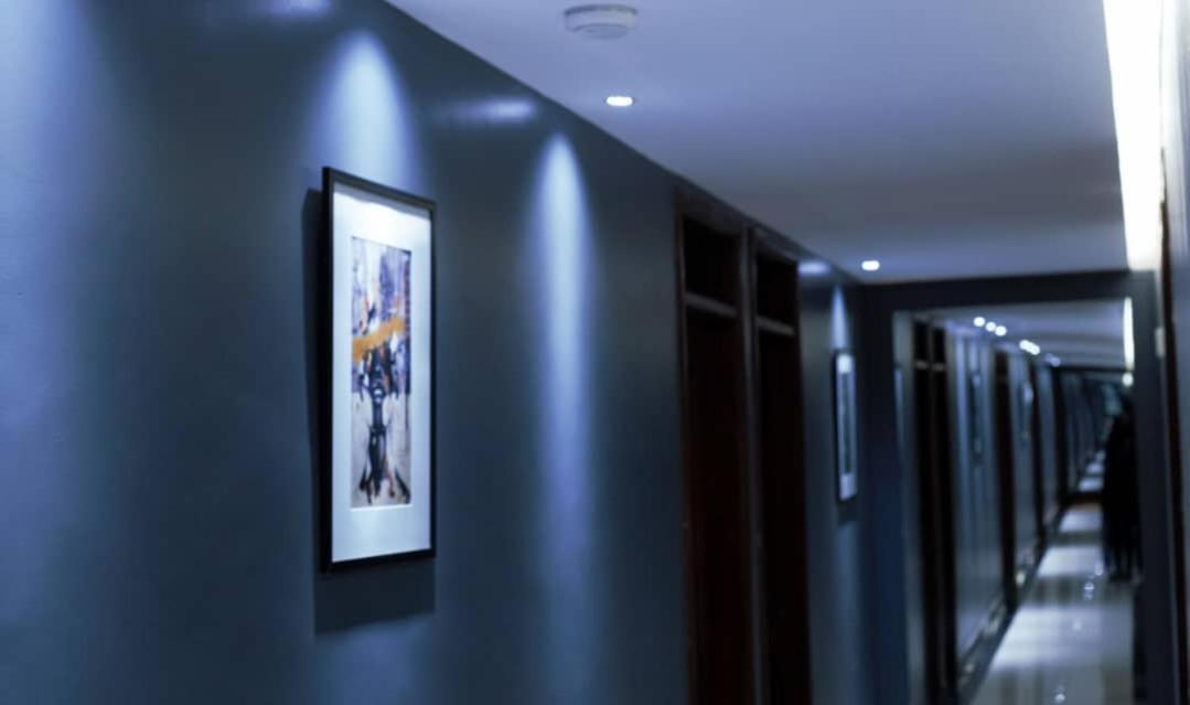 Blue Berries Hotel Entebbe Bagian luar foto
