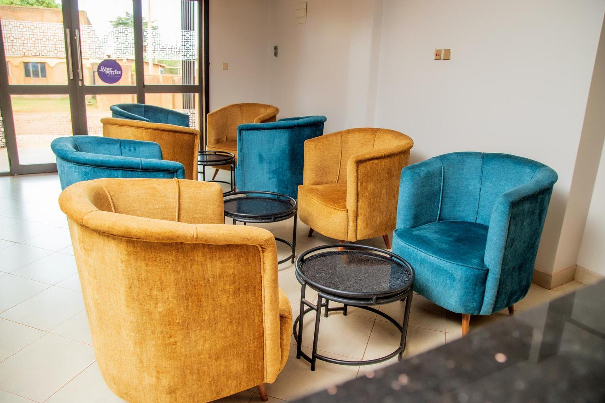 Blue Berries Hotel Entebbe Bagian luar foto